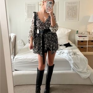 Karen Kane Black and white flowy floral oversized blouse (dress)